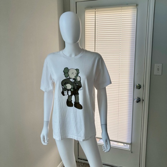 Kaws UNIQLO T-Shirt White Size - S UT Japan - Picture 2 of 13